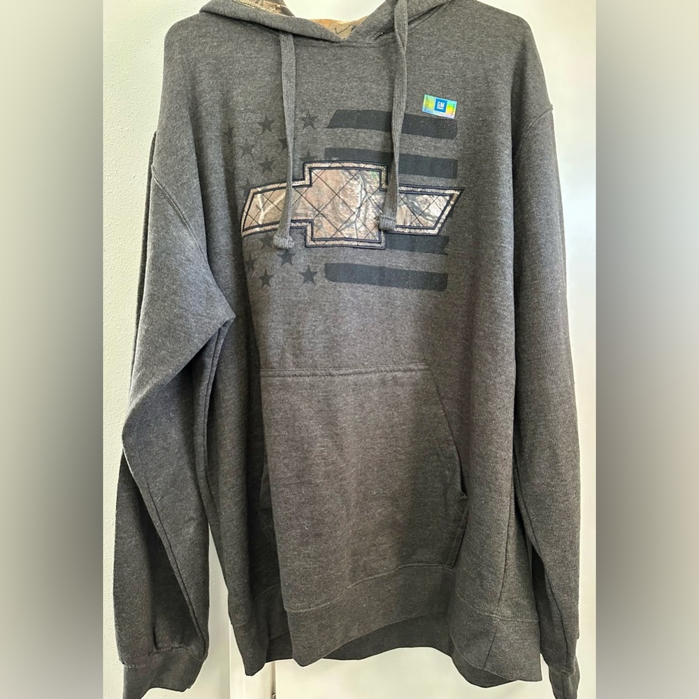 ⭐️NWT⭐️ Men’s Chevy Real Tree Hoodie Size Large